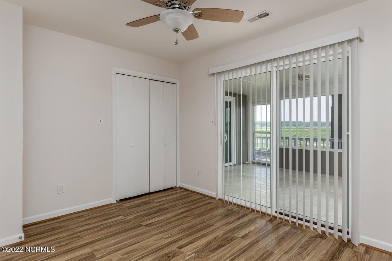 647 Castleberry Ct - Photo 3 of 21