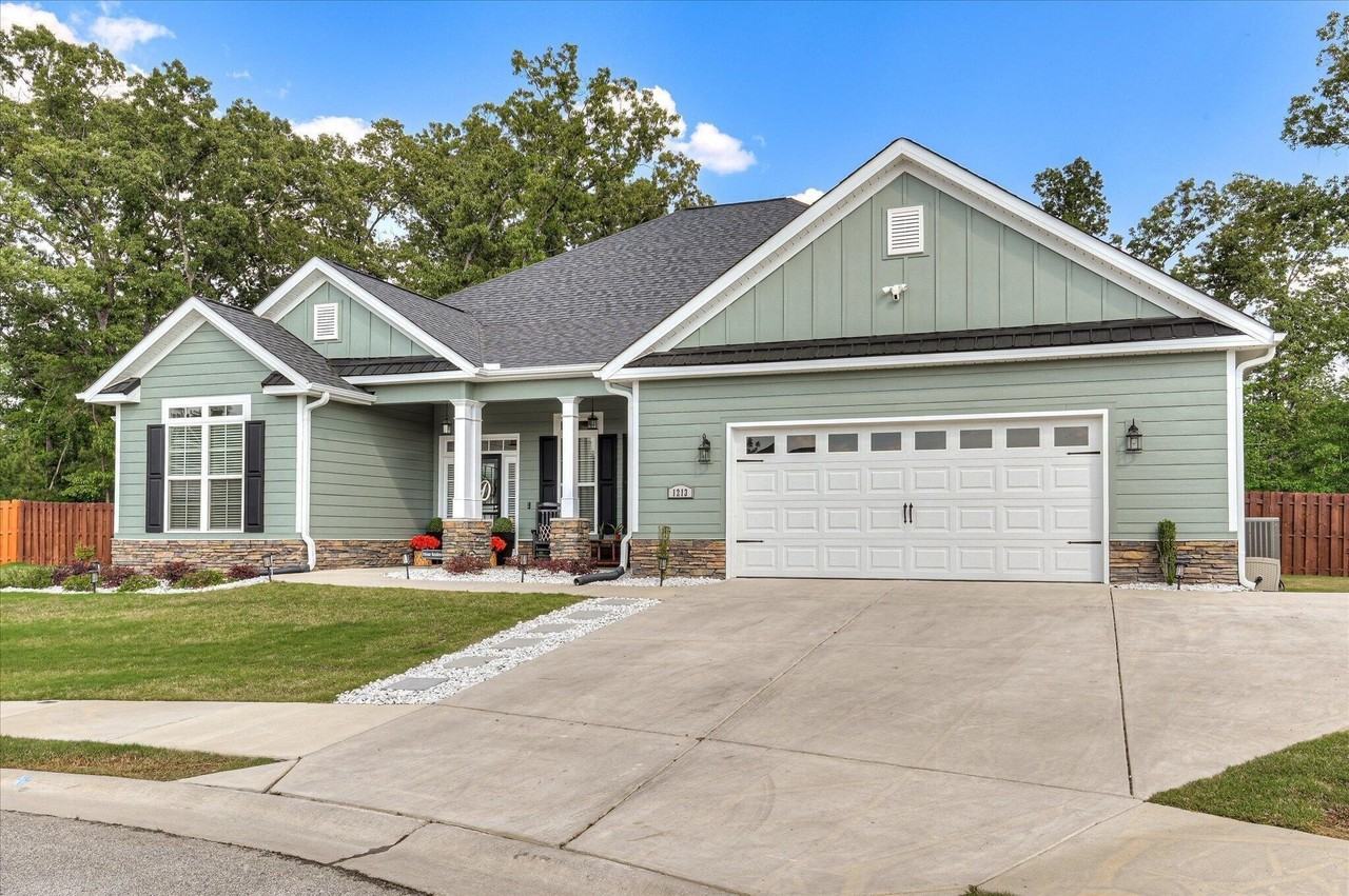 1213 Elbron Dr - Photo 3 of 50
