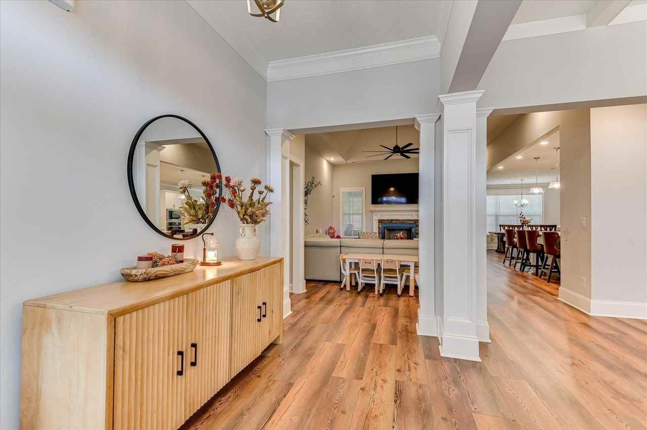 1213 Elbron Dr - Photo 6 of 50
