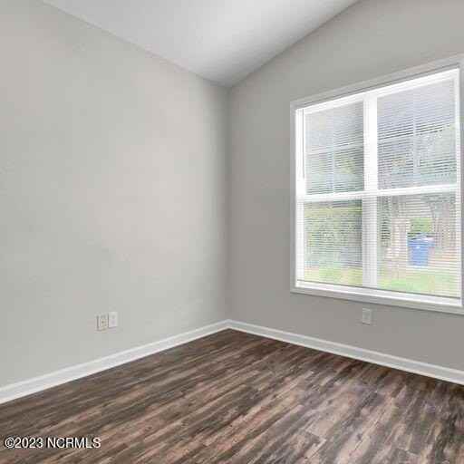 933 Downey Branch Ln - Photo 3 of 25