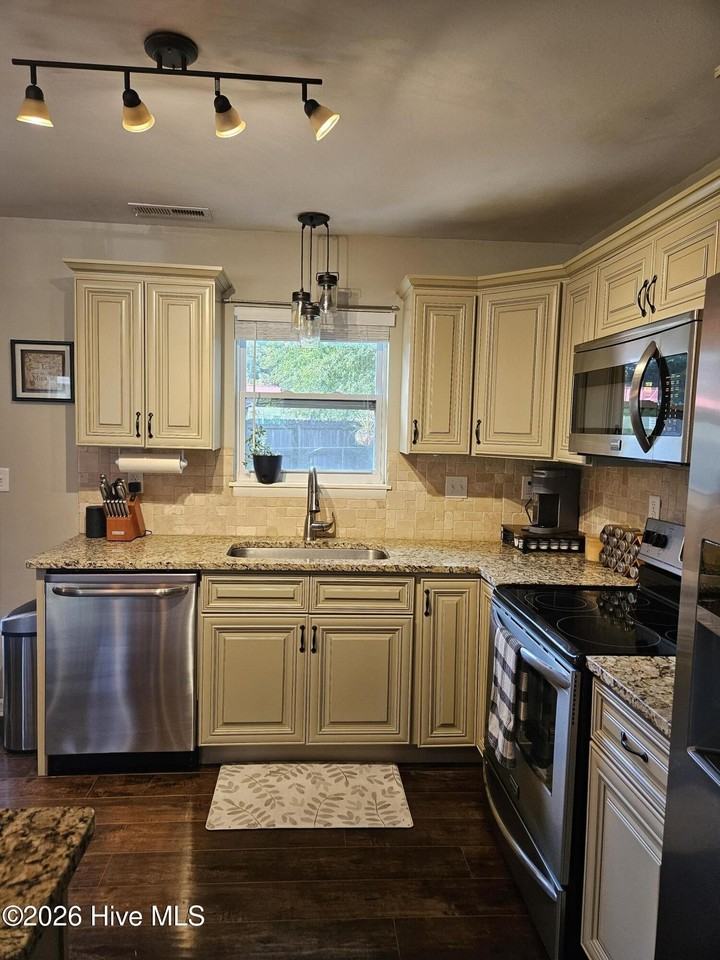 103 N Hill Ct - Photo 6 of 15