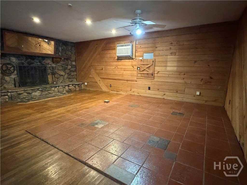 1054 College Station Rd - Photo 4 of 16