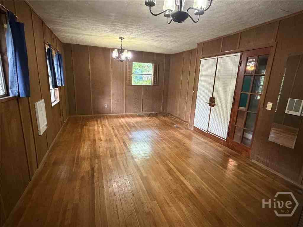 1054 College Station Rd - Photo 7 of 16