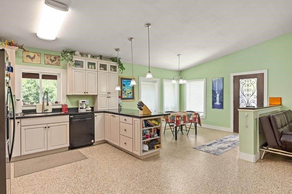 144 Roland Trl - Photo 5 of 29