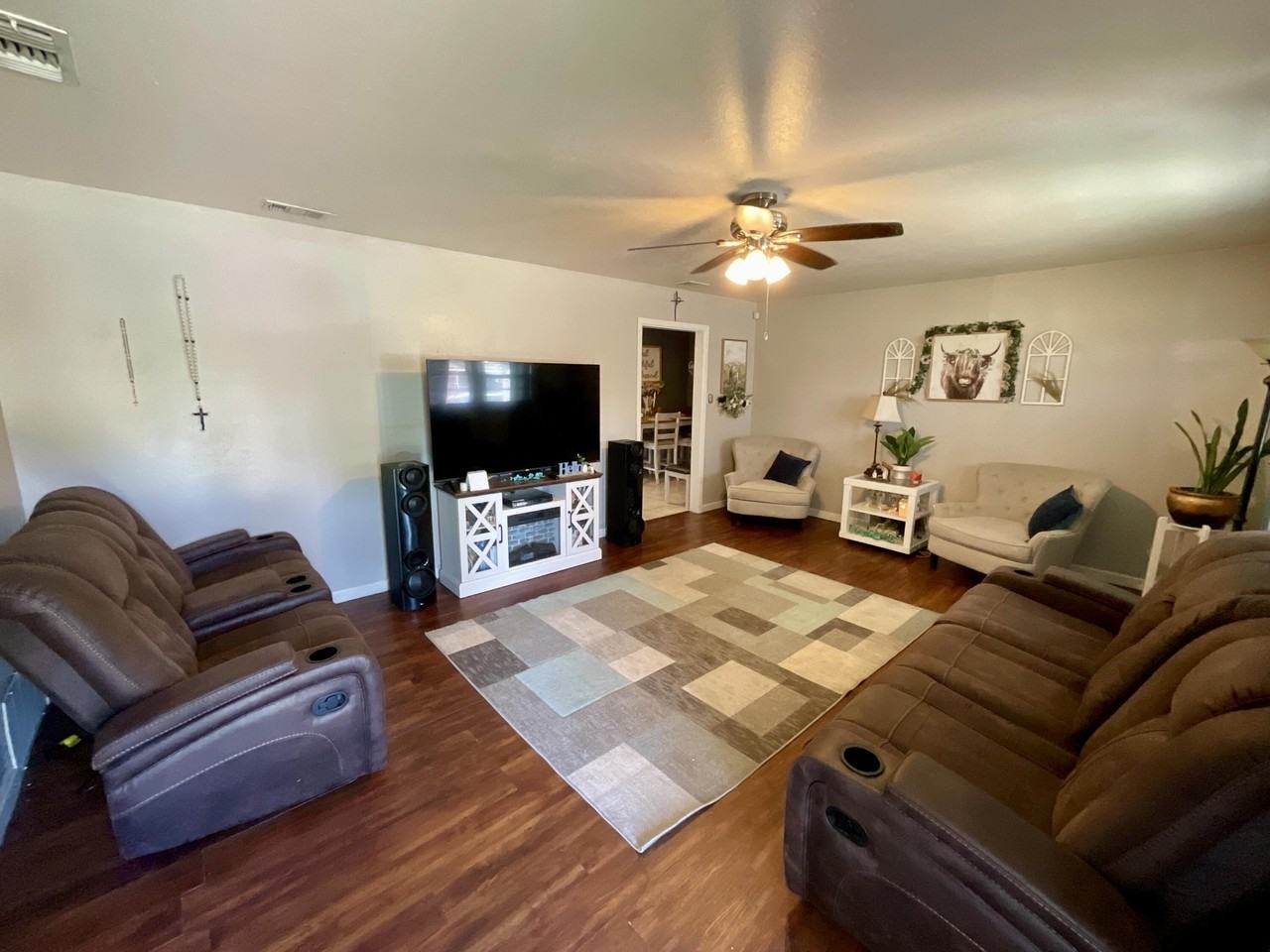 1603 43rd St - Photo 2 of 11