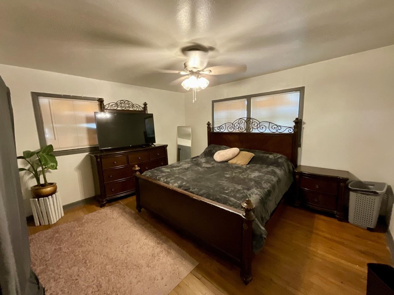 1603 43rd St - Photo 7 of 11