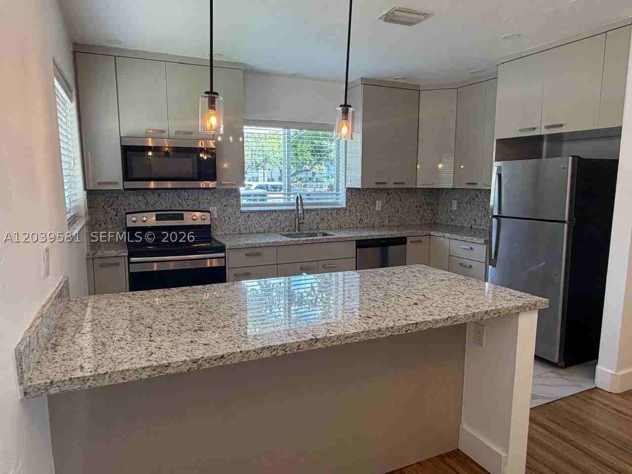 245 Sw 24th Rd - Photo 4 of 19