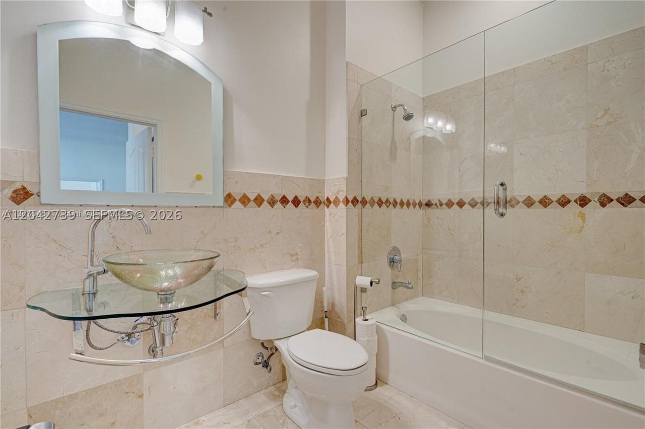 2665 Sw 37th Ave #101 - Photo 5 of 11