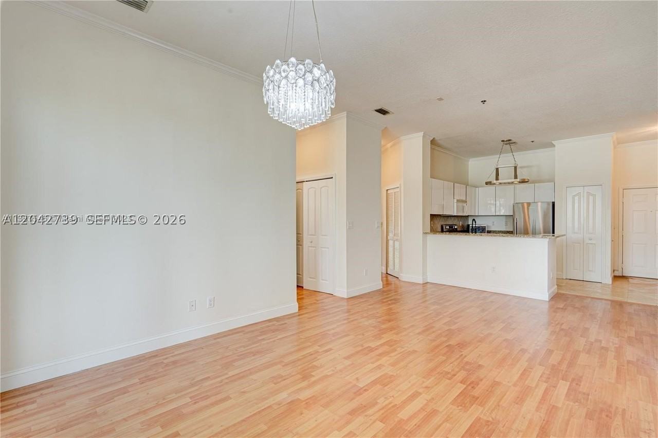 2665 Sw 37th Ave #101 - Photo 6 of 11