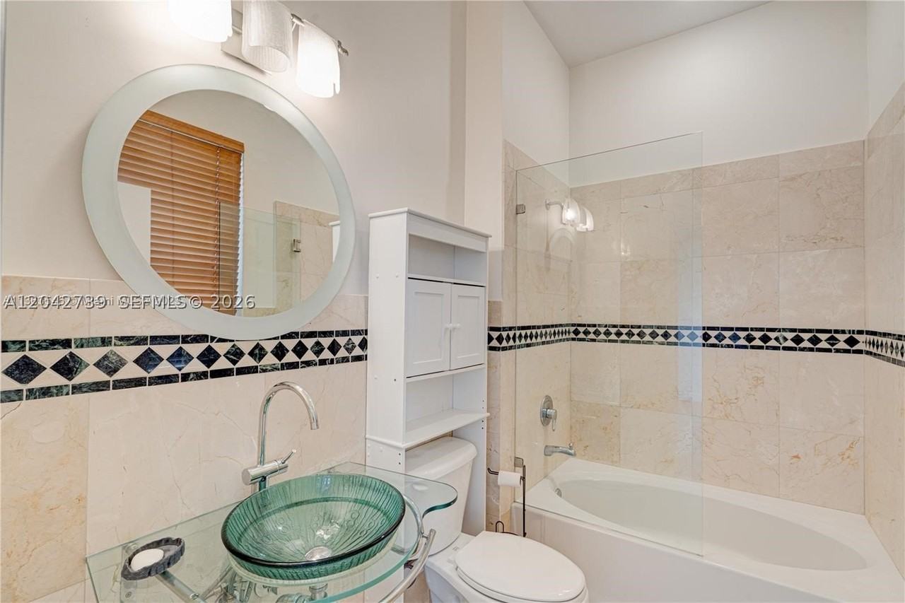 2665 Sw 37th Ave #101 - Photo 7 of 11