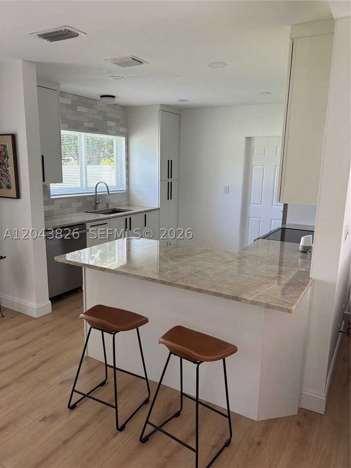 3397 Ne 20th Ave - Photo 7 of 27