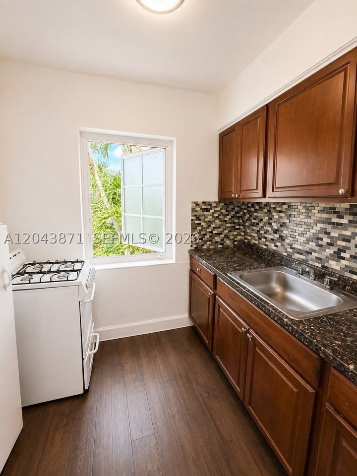 322 W 25th St #12 - Photo 5 of 12