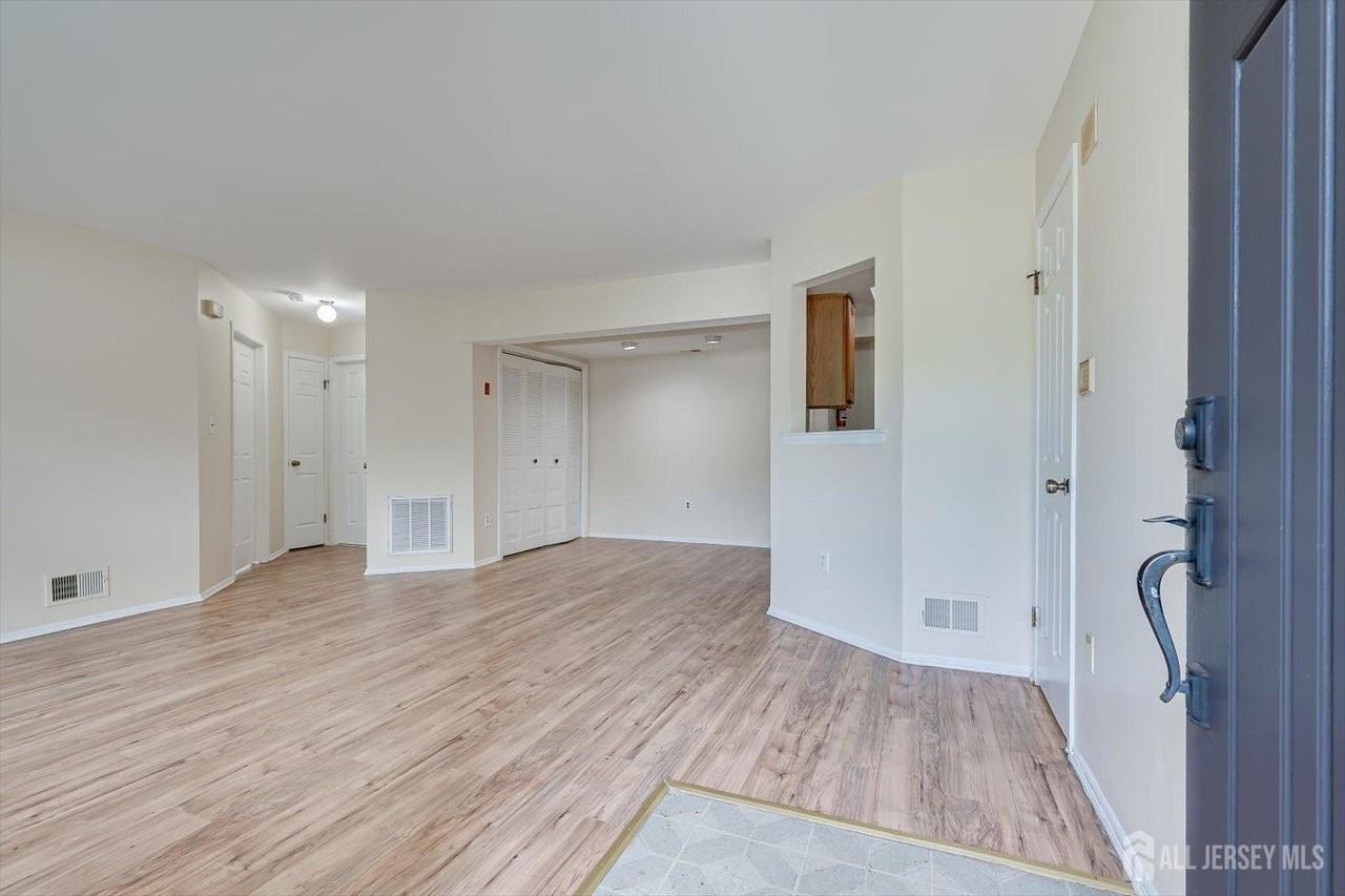906 Montague Ave - Photo 3 of 20
