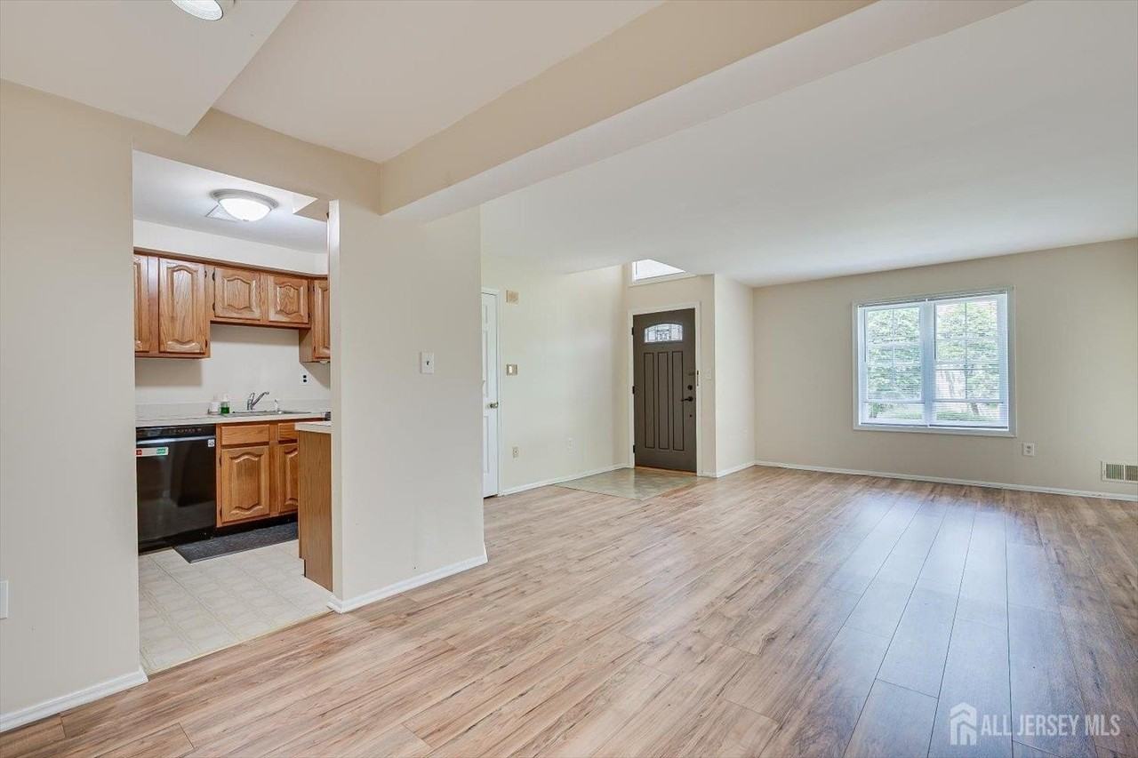 906 Montague Ave - Photo 5 of 20