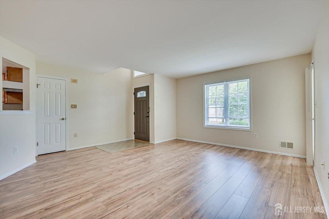 906 Montague Ave - Photo 6 of 20