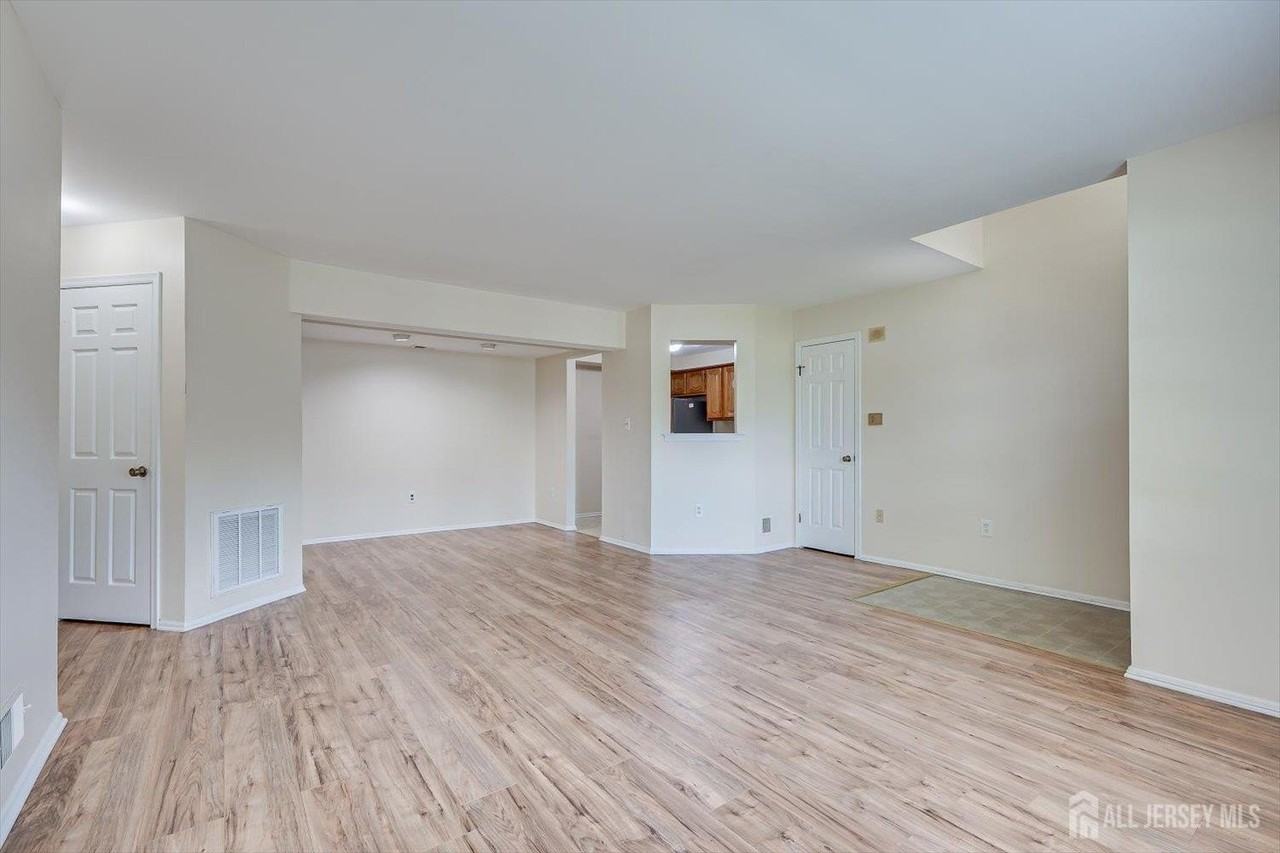 906 Montague Ave - Photo 7 of 20