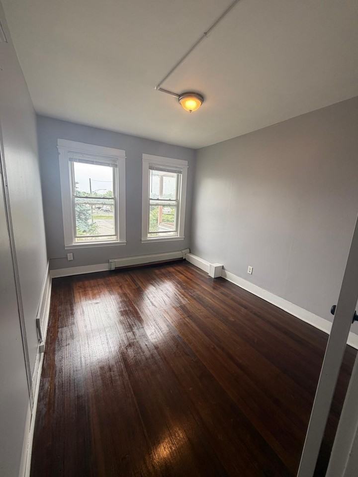 202 Hough Ave #2 - Photo 4 of 8