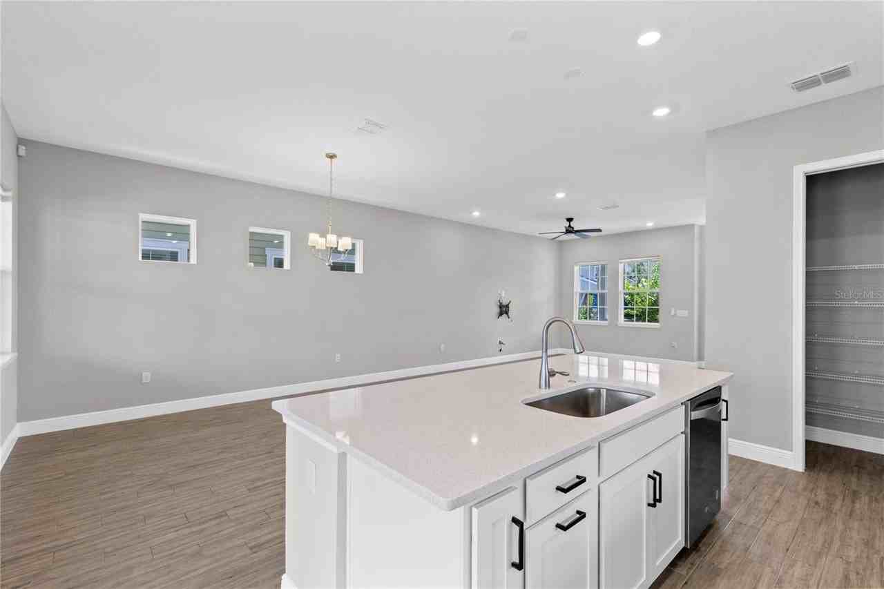 10205 Pearson Ave - Photo 7 of 31