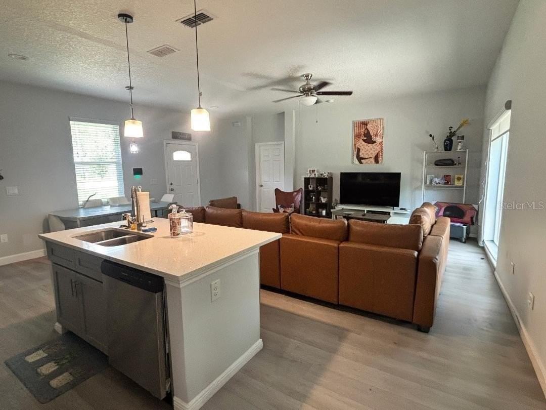 1313 5th St - Photo 2 of 6