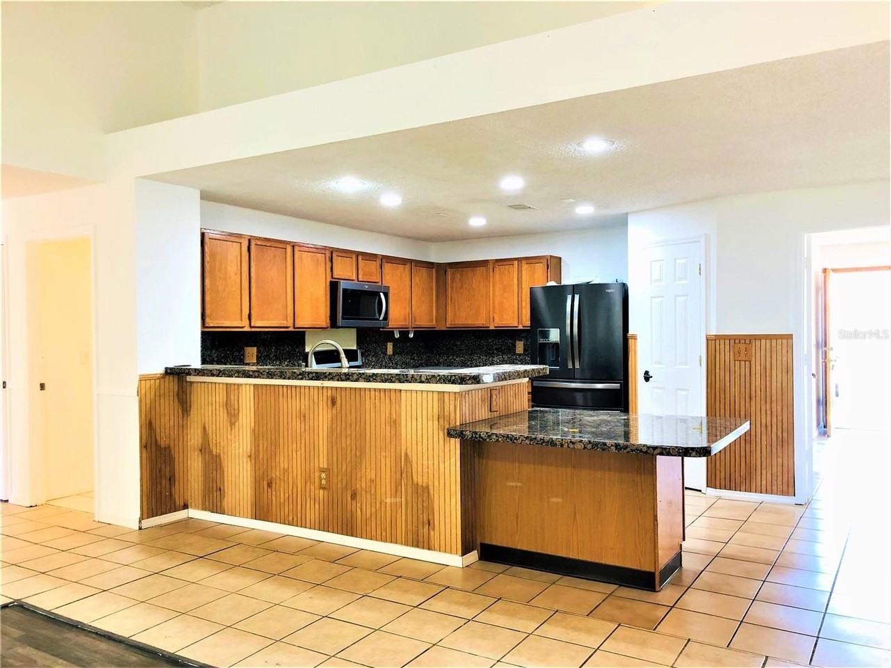 1005 Aviles Ct - Photo 6 of 10