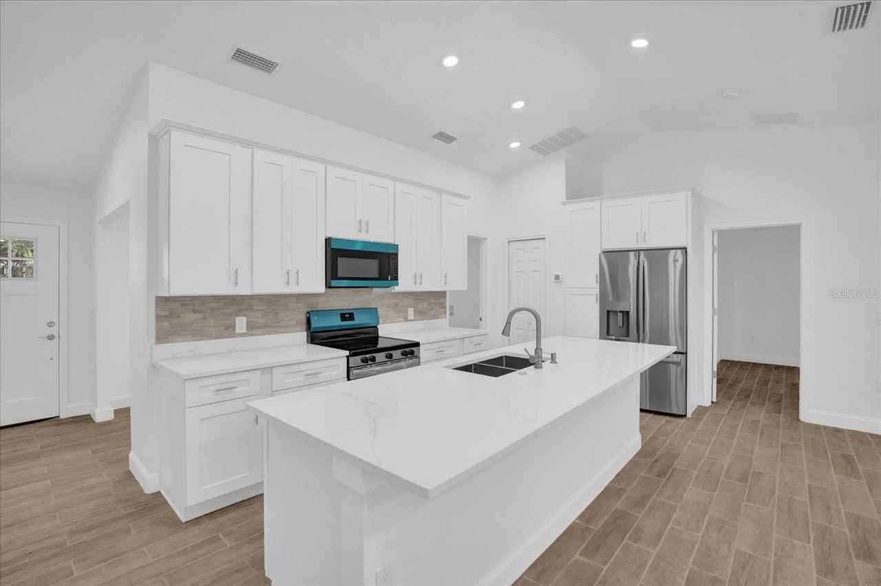300 Cherokee Ave - Photo 5 of 31