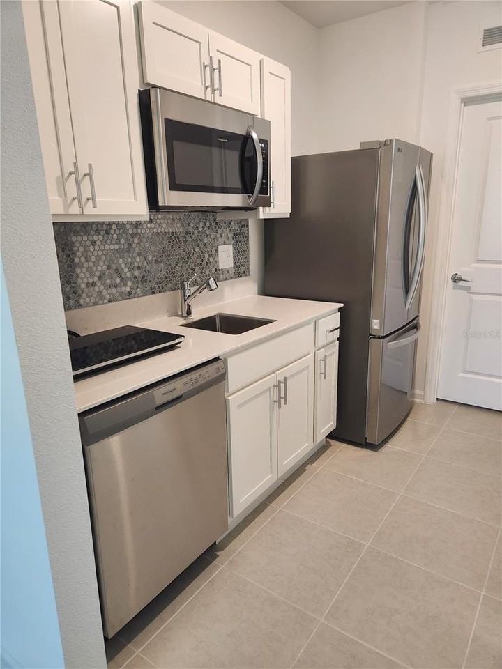3060 Armstrong Ave #B - Photo 2 of 12