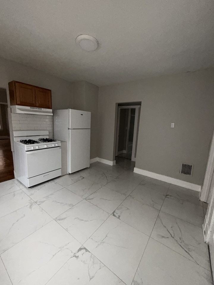 85 Morris St #2 - Photo 4 of 10