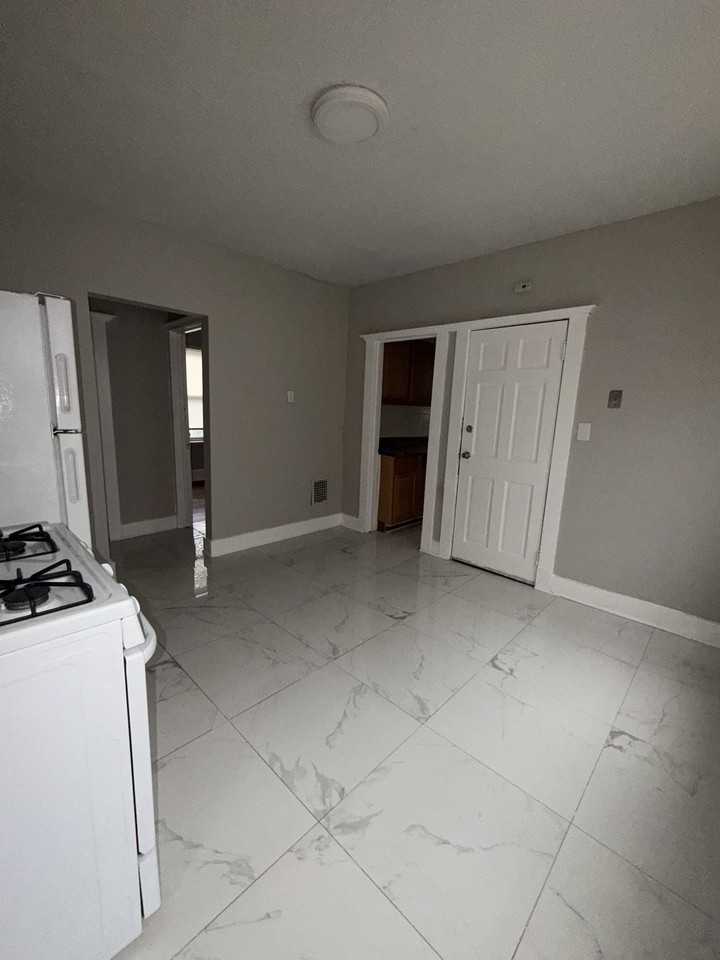 85 Morris St #2 - Photo 5 of 10