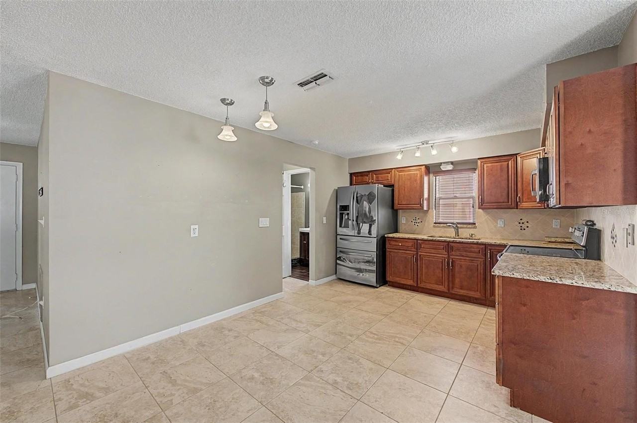 4212 Gray Squirrel Ln - Photo 7 of 29