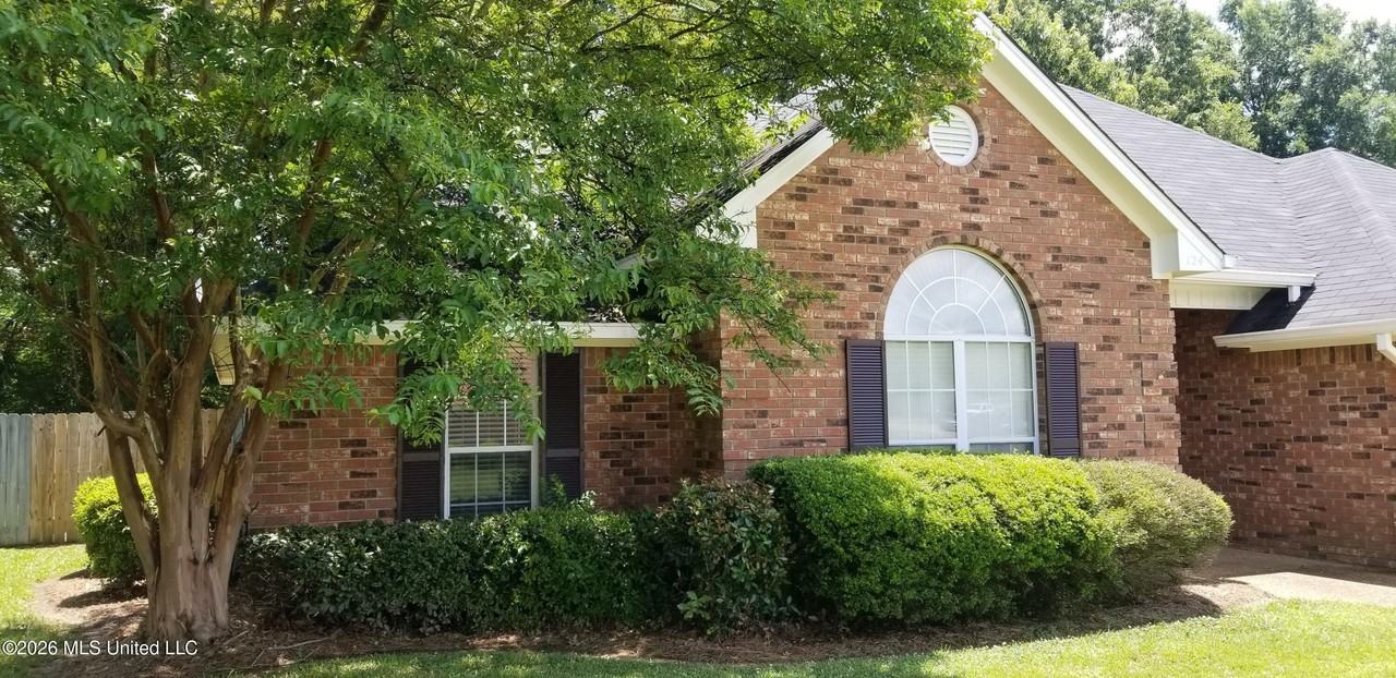 124 Hunters Row - Photo 2 of 41