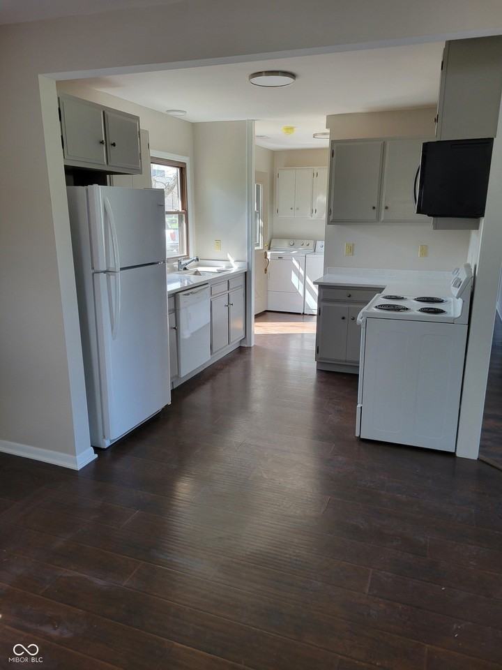 10570 Barmore Ave - Photo 3 of 14