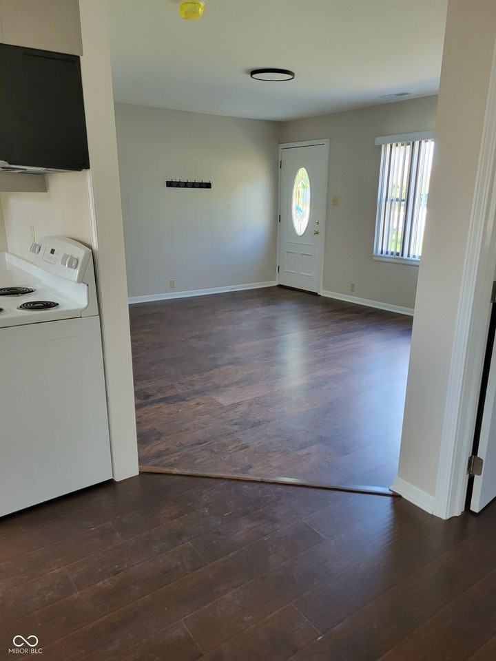 10570 Barmore Ave - Photo 4 of 14