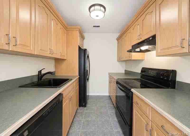 79 Birchwood Rd - Photo 7 of 24