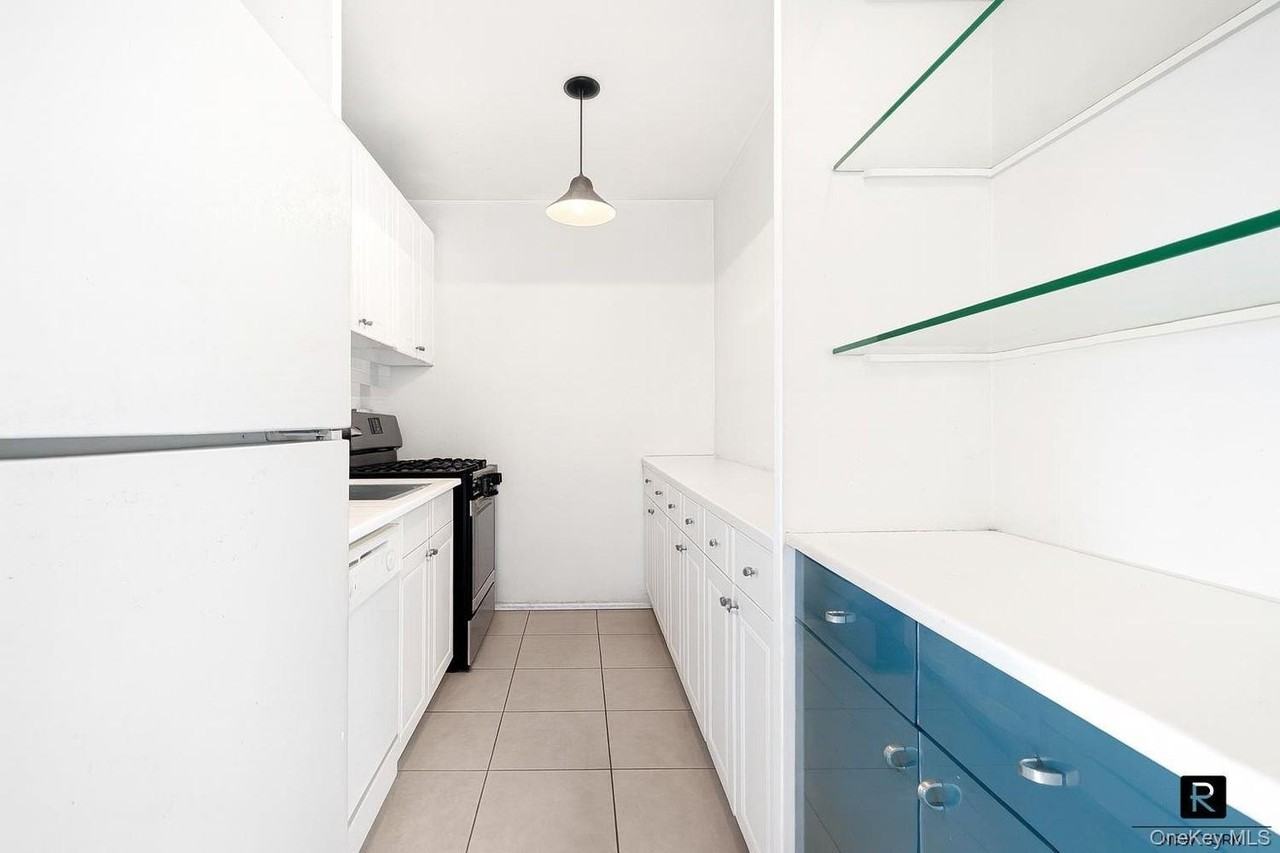 343 E 30th St #19K - Photo 3 of 4