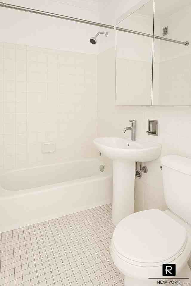 343 E 30th St #19K - Photo 4 of 4