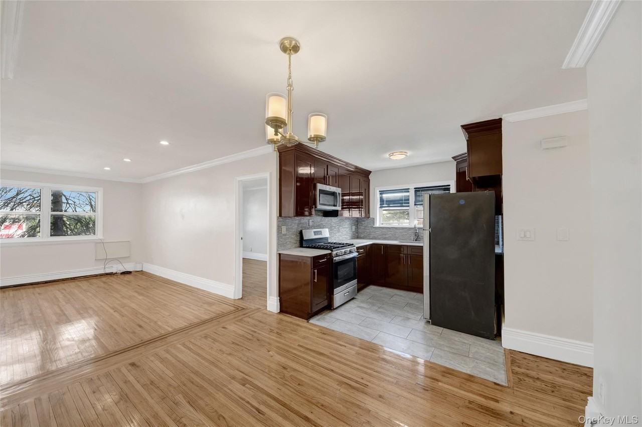 4392 Carpenter Ave - Photo 4 of 21