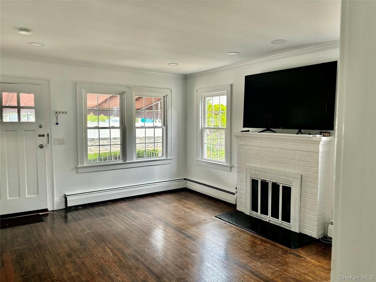 76 Clayton Ave - Photo 7 of 10