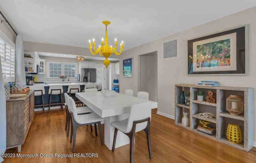 10 York Ave - Photo 4 of 21