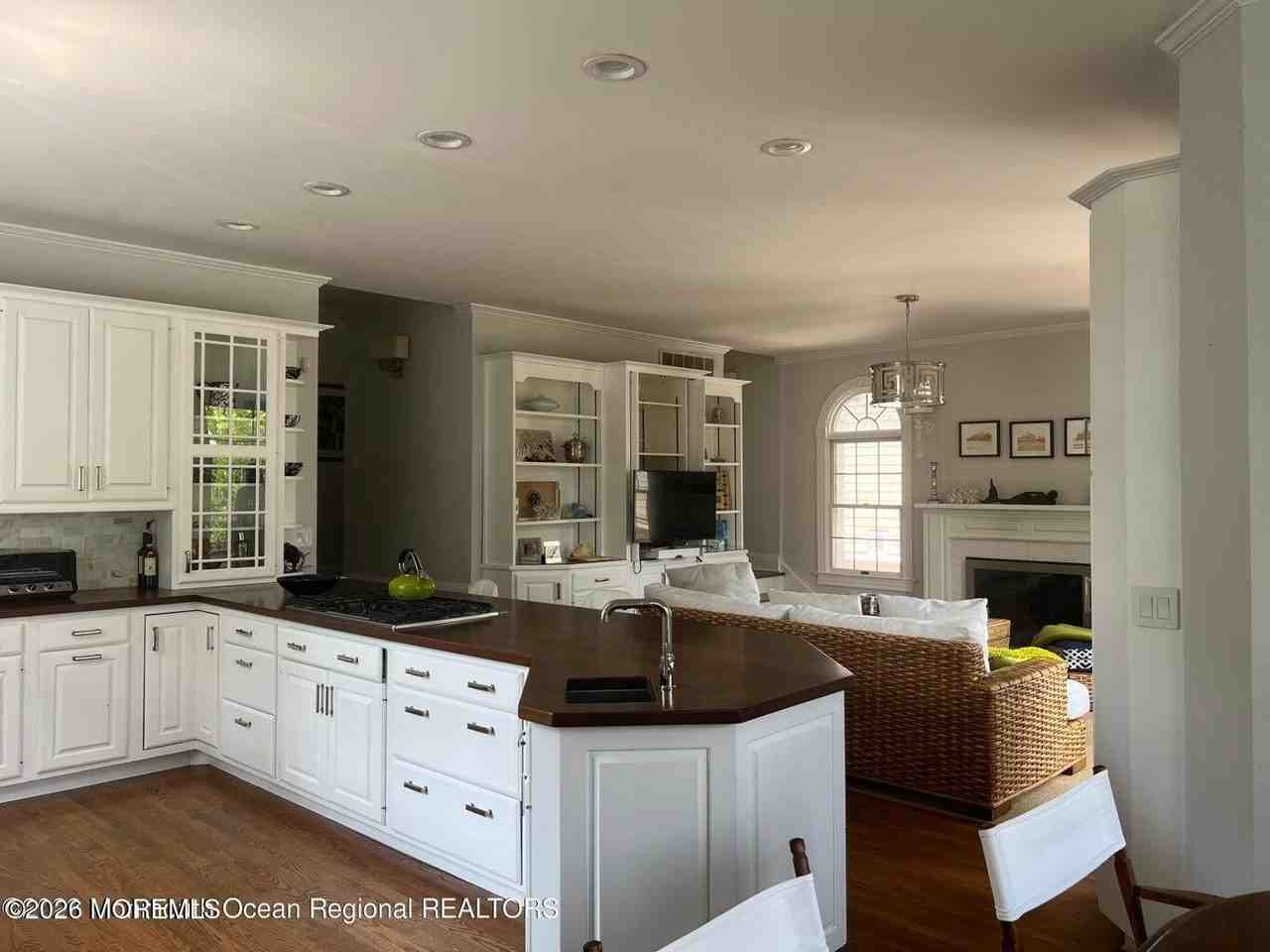 200 Washington Ave - Photo 2 of 19