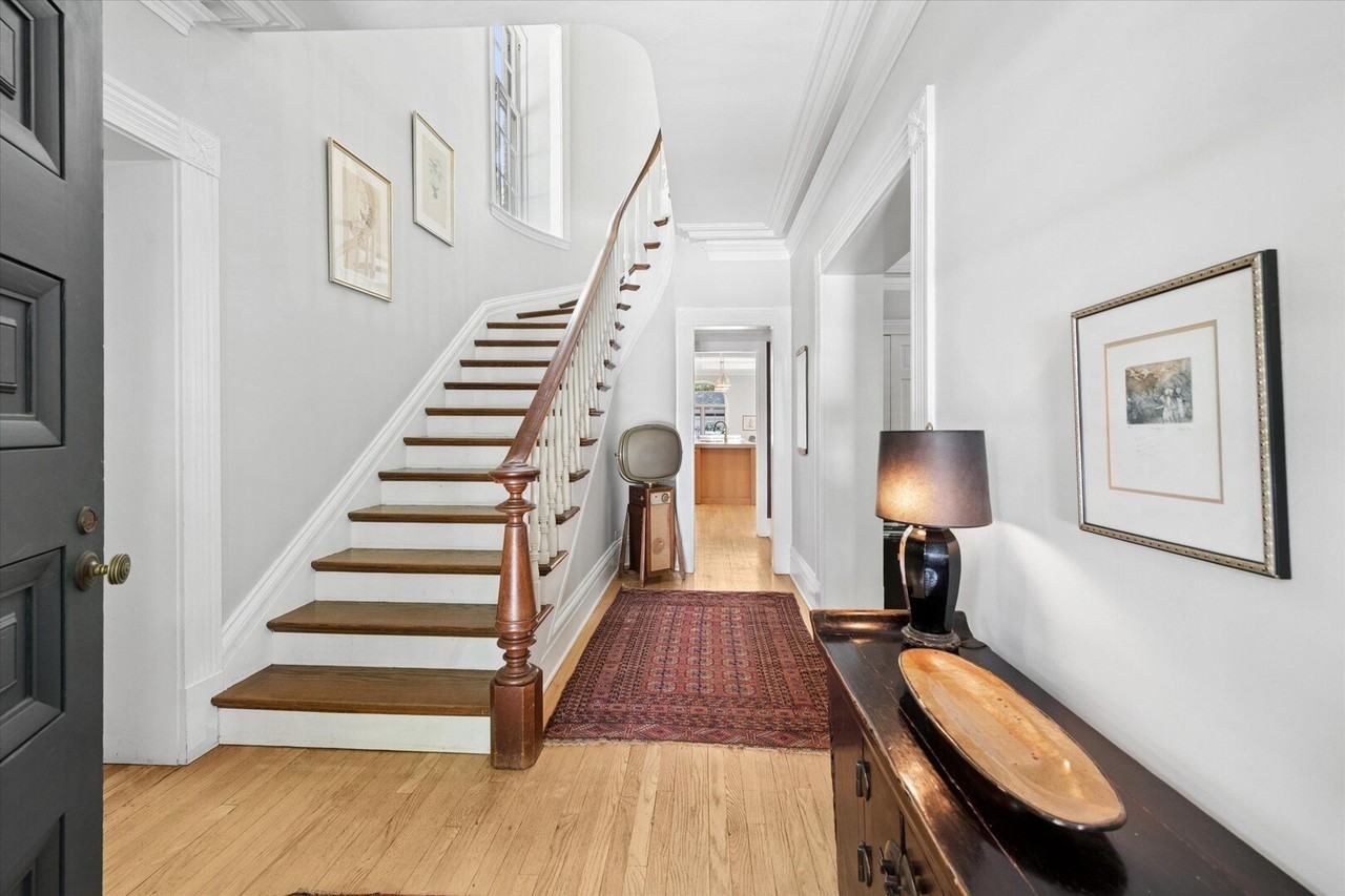 314 Lake St - Photo 2 of 23