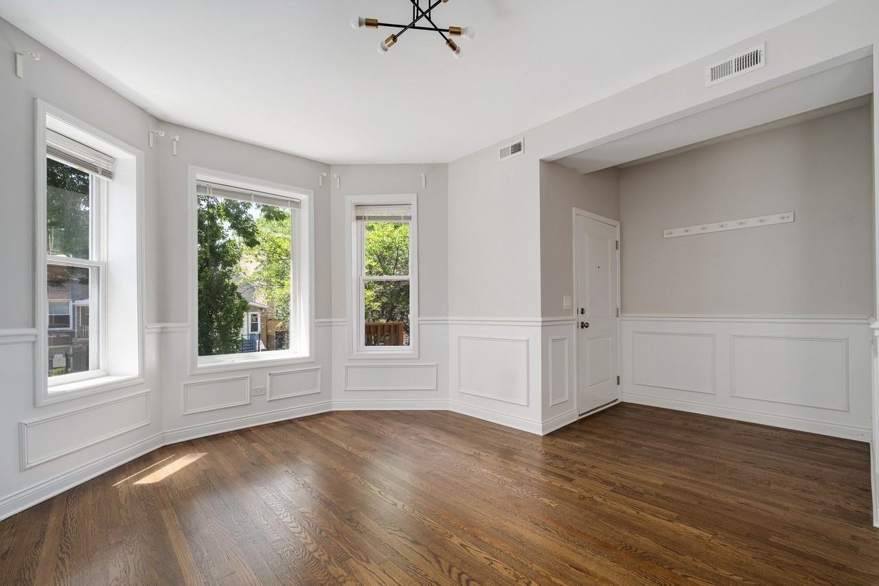 2441 N Harding Ave #2 - Photo 4 of 12