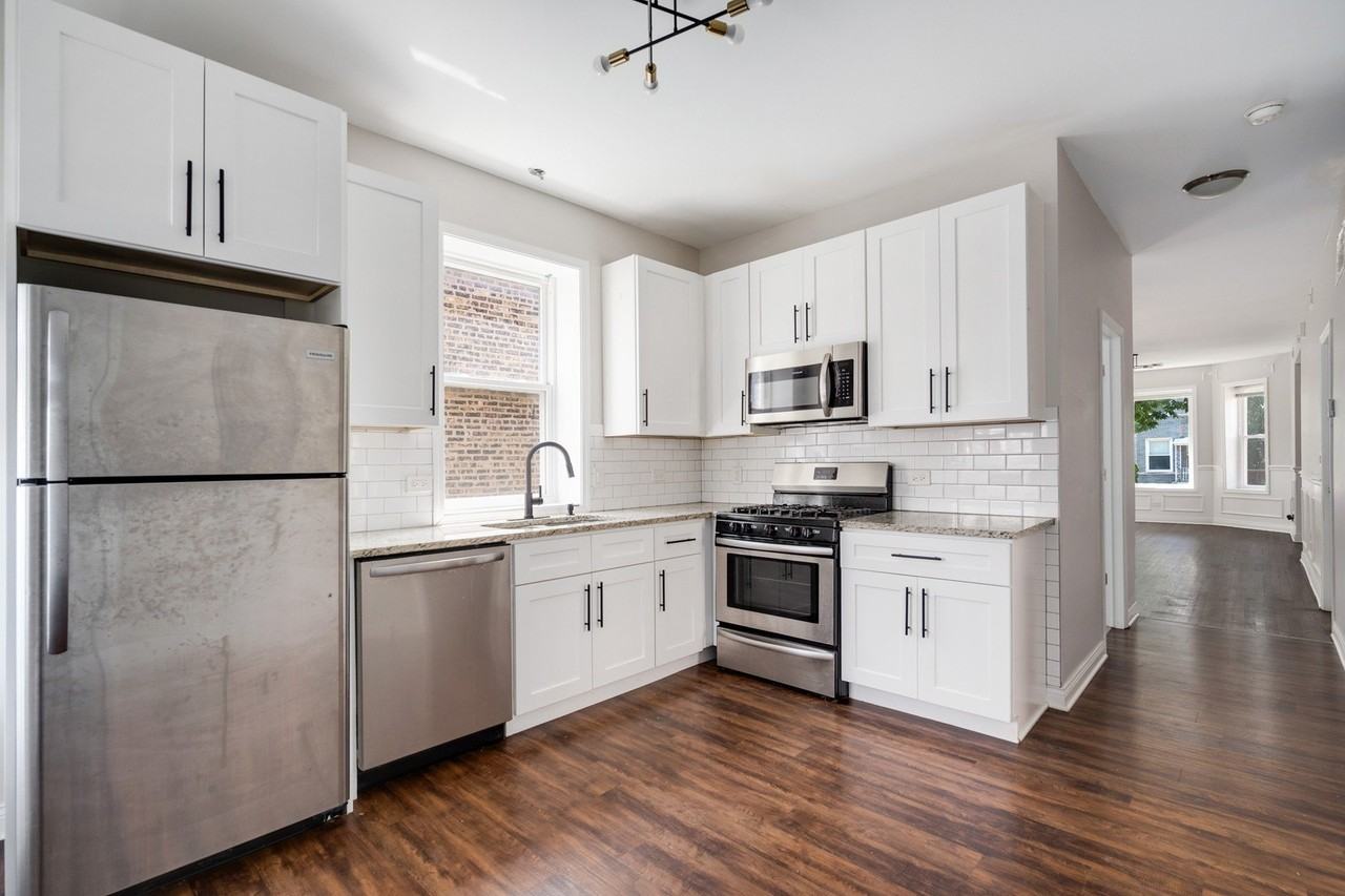 2441 N Harding Ave #2 - Photo 6 of 12