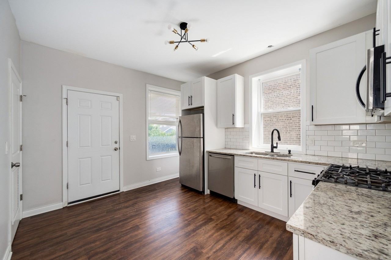 2441 N Harding Ave #2 - Photo 7 of 12