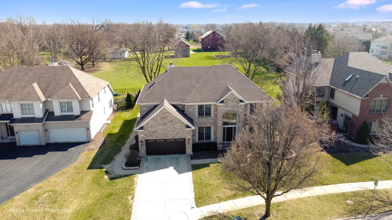 24833 Winterberry Ln - Photo 2 of 38