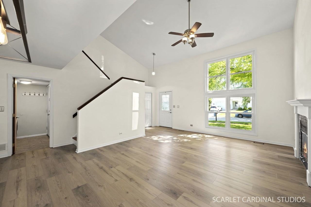 315 Newport Ln - Photo 3 of 16