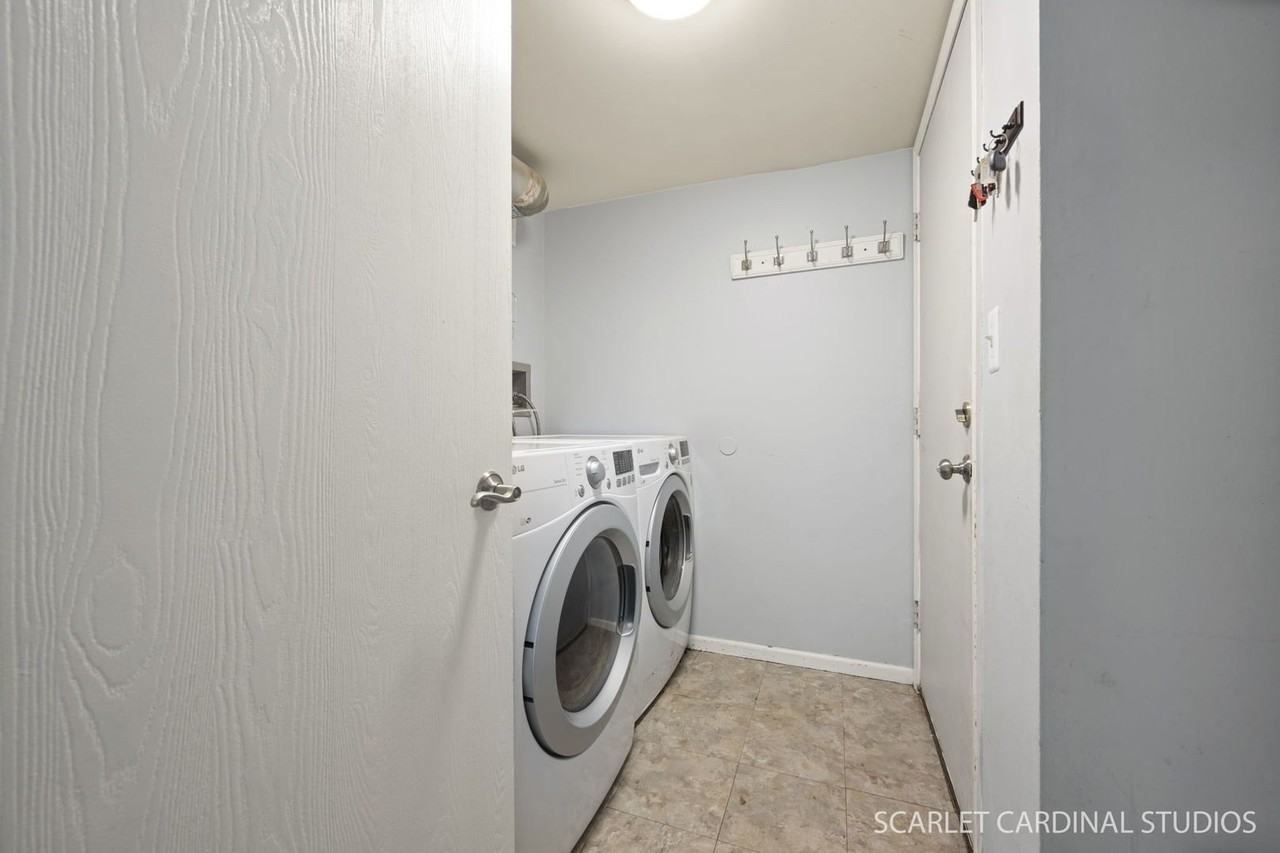 315 Newport Ln - Photo 5 of 16