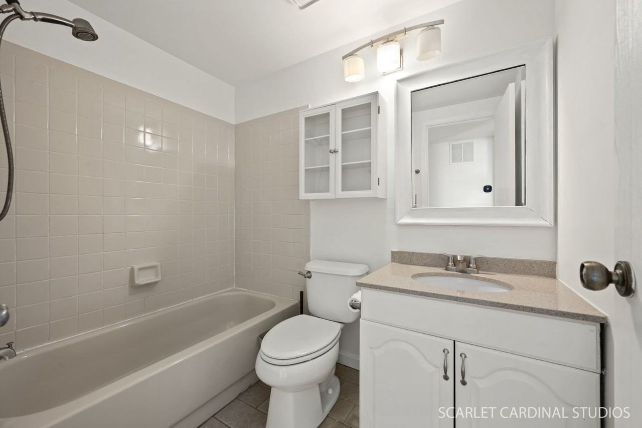 315 Newport Ln - Photo 6 of 16