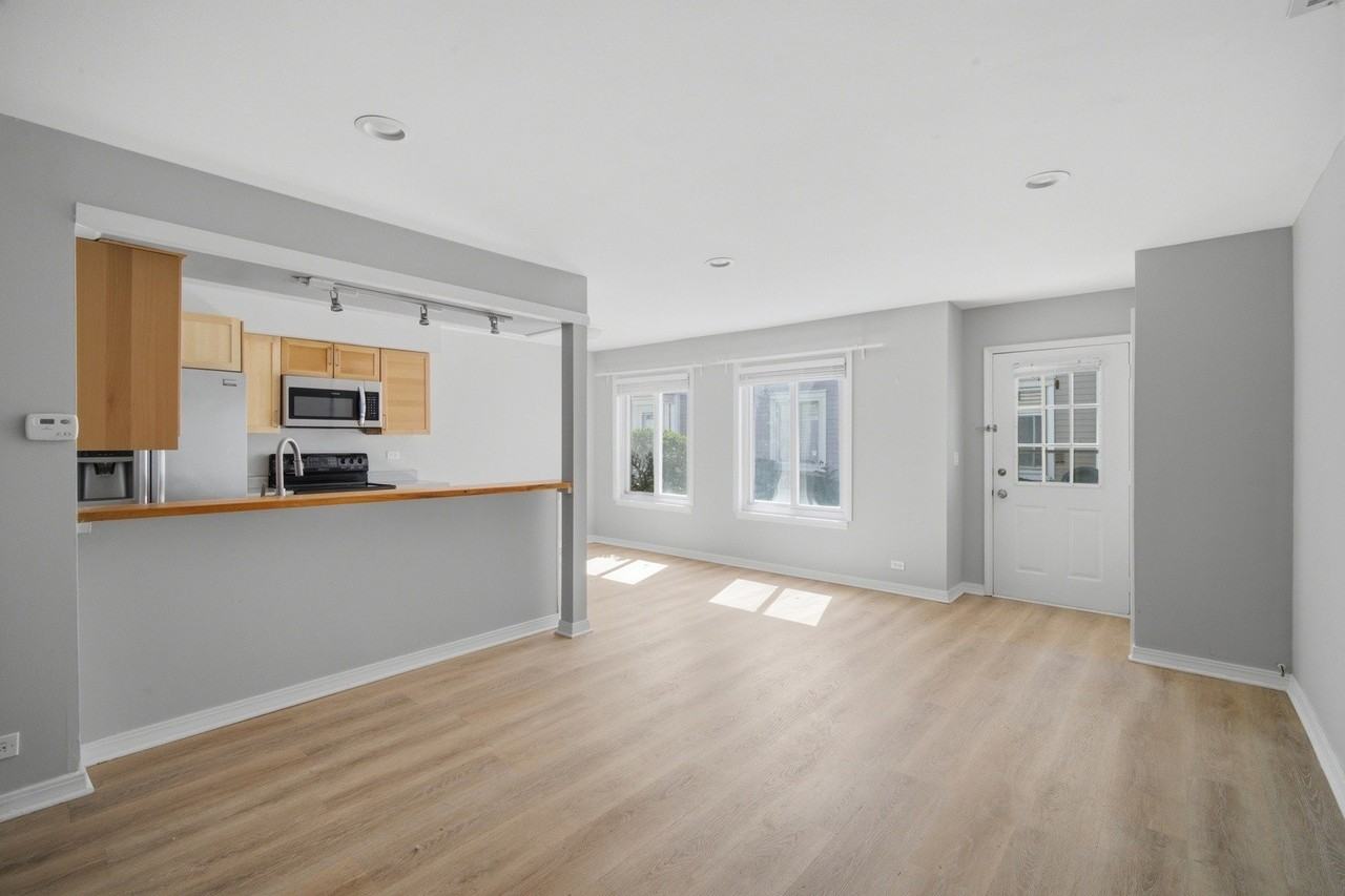 1180 Cove Dr #152B - Photo 2 of 17