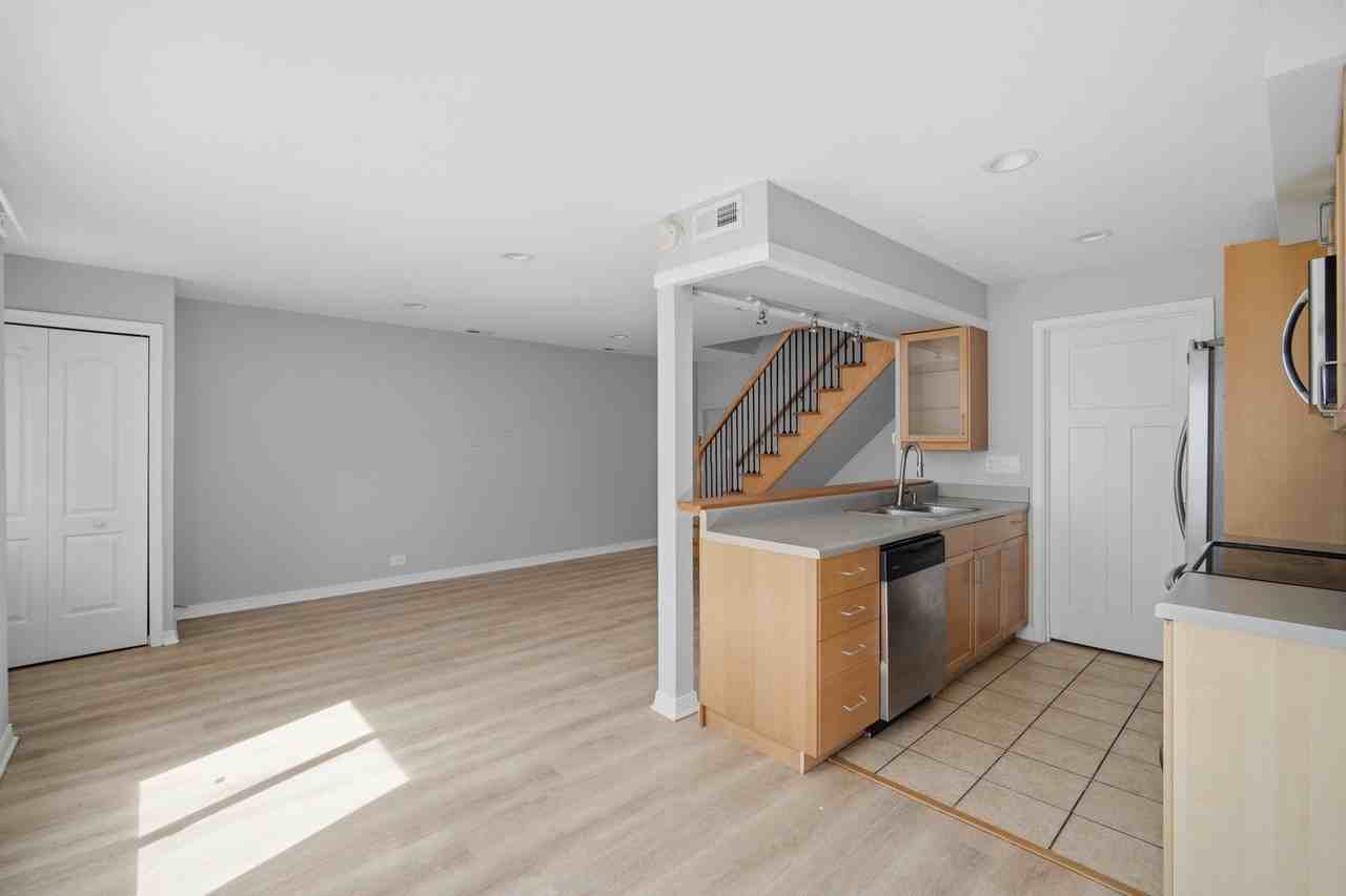 1180 Cove Dr #152B - Photo 6 of 17