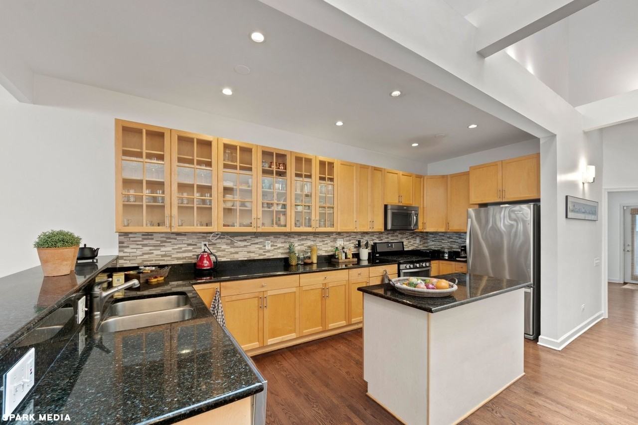 353 W Chicago Ave #4E - Photo 5 of 20